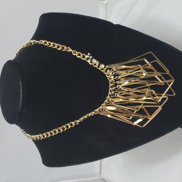 Bijou Drive gold necklace with triangle drops - Picture 3 of 6